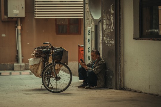 探寻道家元素邪典电影之名